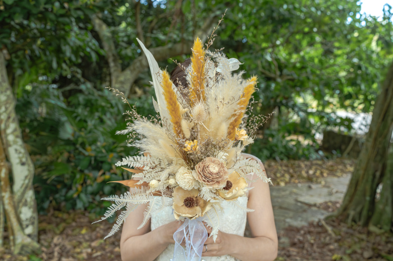 締めくくりは、特別なブーケで顔を隠すポーズ!