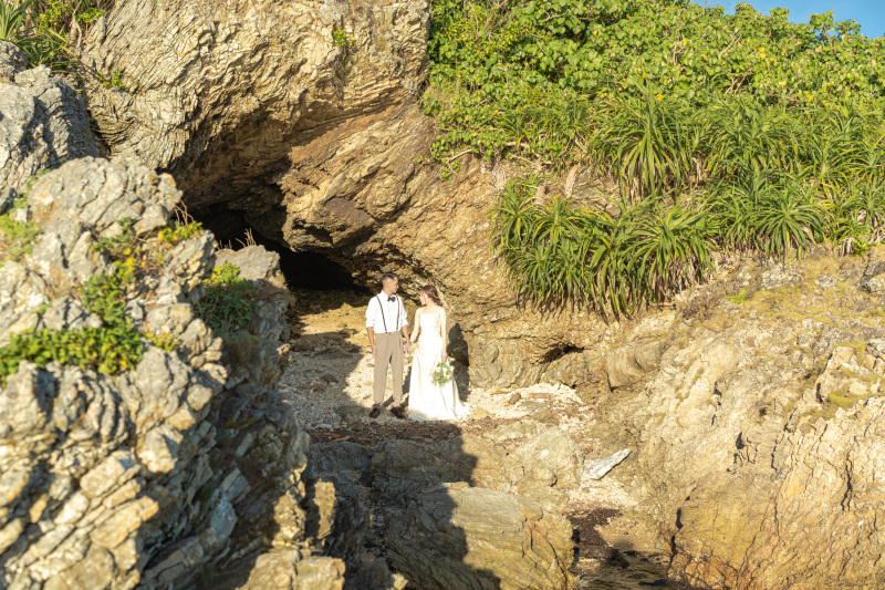 岩場のビーチでサンセットも堪能。