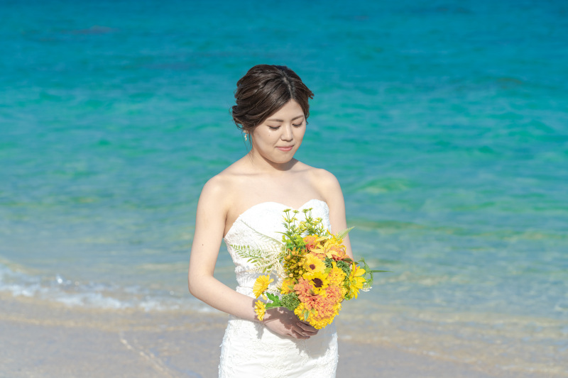 ソロも大切。白いドレスがよく映える