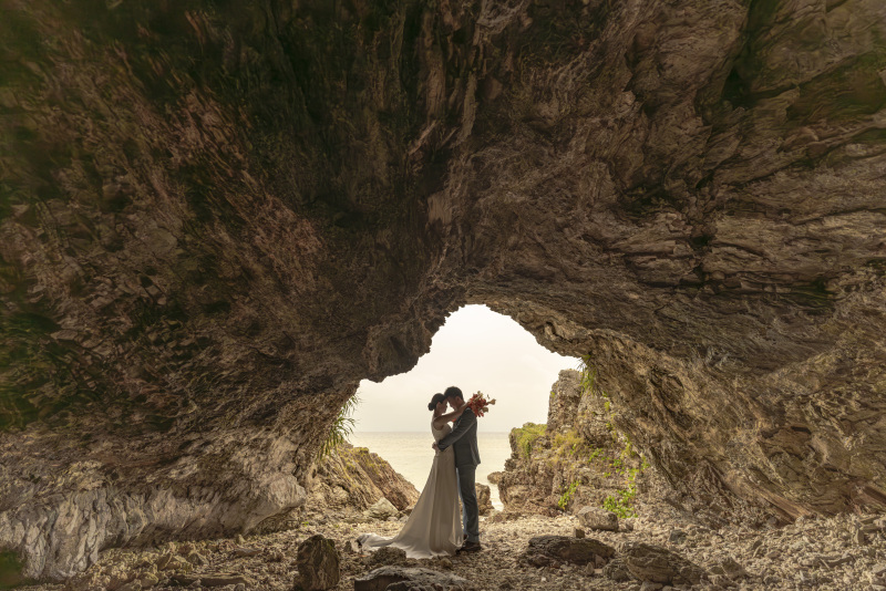 洞窟の先におふたり・・・