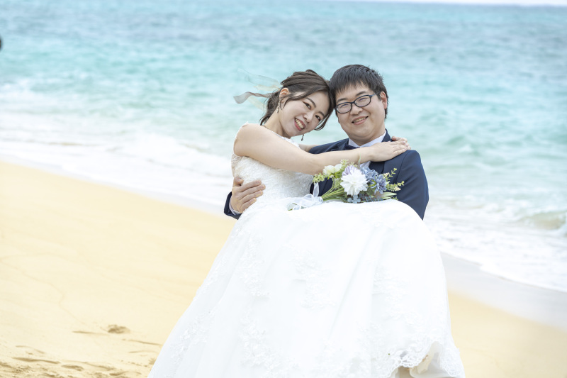 お姫様抱っこも定番のポーズです