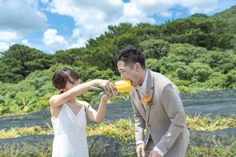 パイナップル丸齧りのファーストバイト!