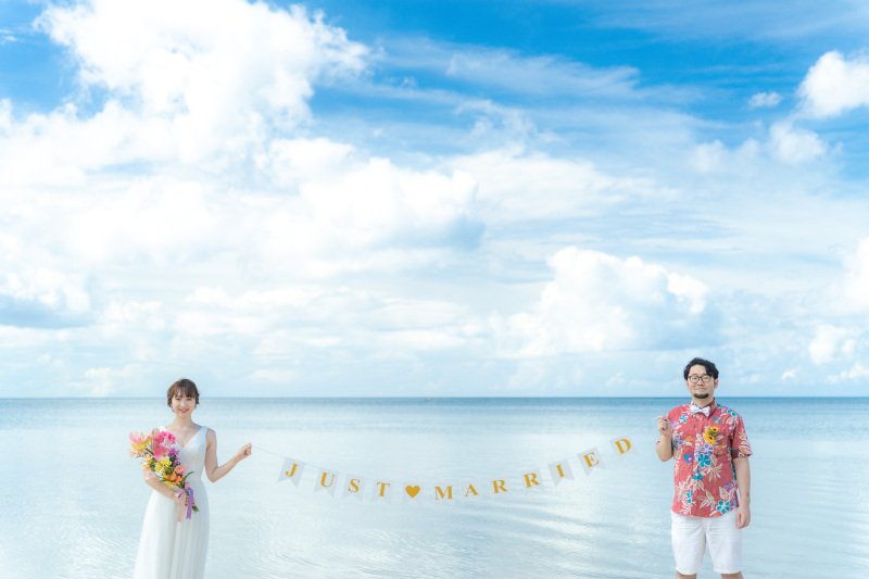 ビーチでは小物を使って楽しく撮影!