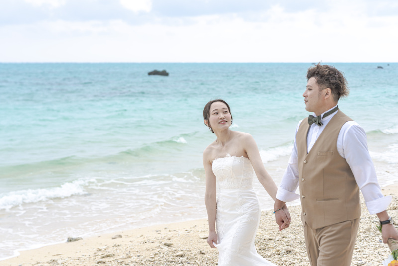 まずはのんびり海をお散歩から。