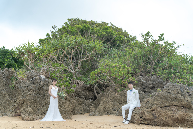 琉球石灰岩の岩場でもパシャリ。