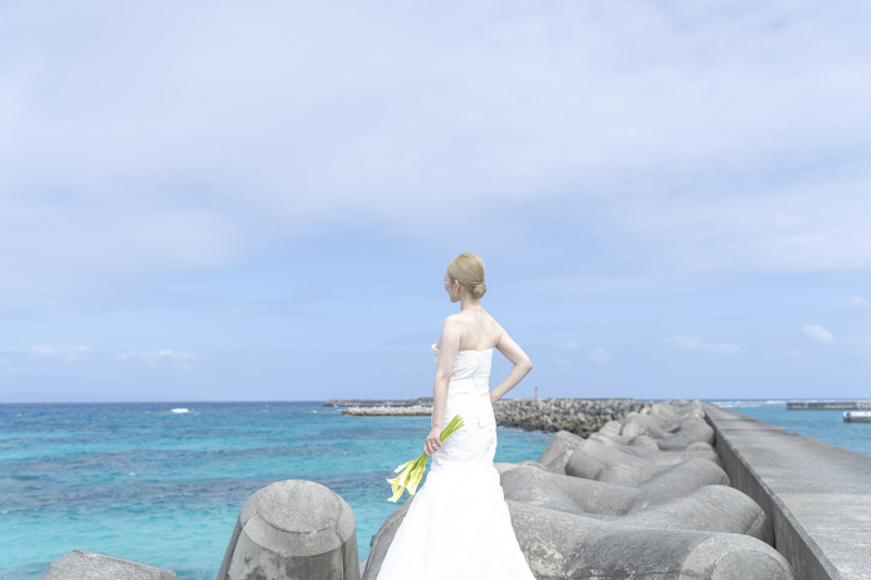 日差しカンカンの眩しい波照間島の防波堤！