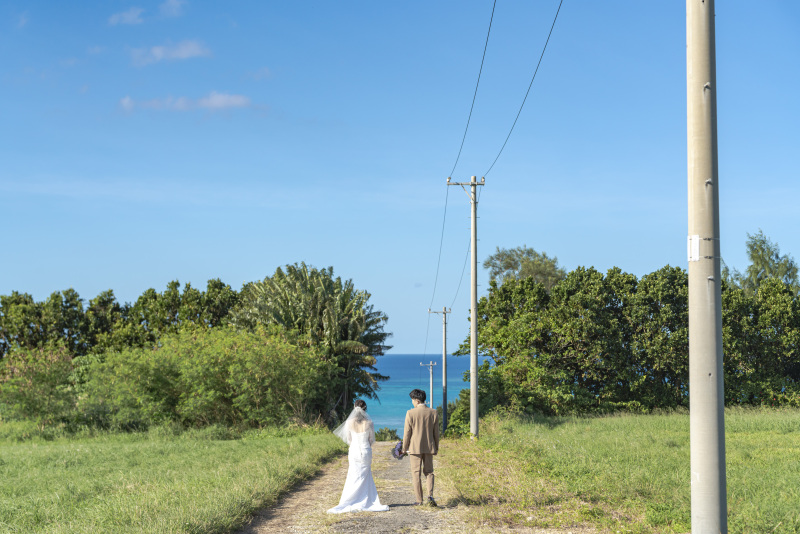 海に続く長い１本道。気持ちの良い空！