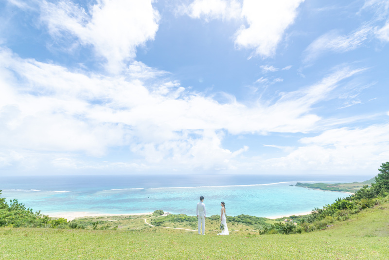 山の上から海を見るとより美しく壮大海を体験できる