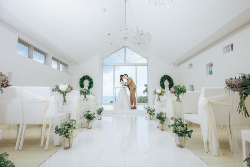 白亜のチャペルで誓いのキス・・・