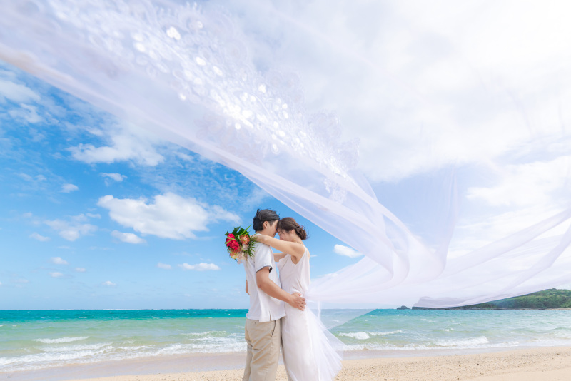 この日は風が強かった。だからこそベールが映える。