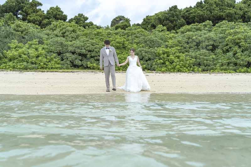 いよいよドレスのままビーチへ!