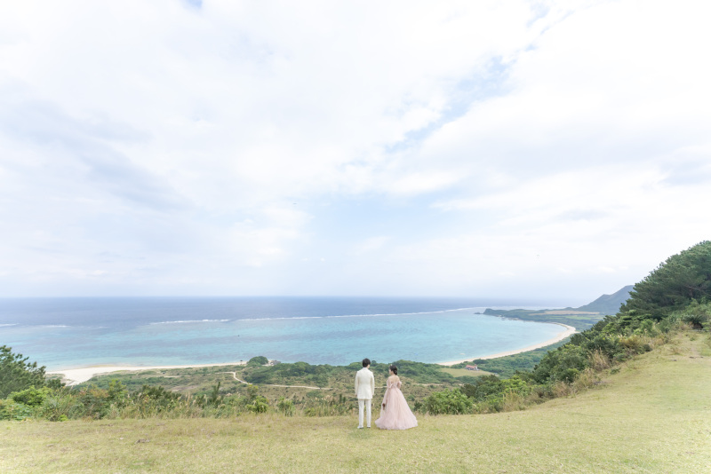 山の上から見下ろす海は息を呑む景色。
