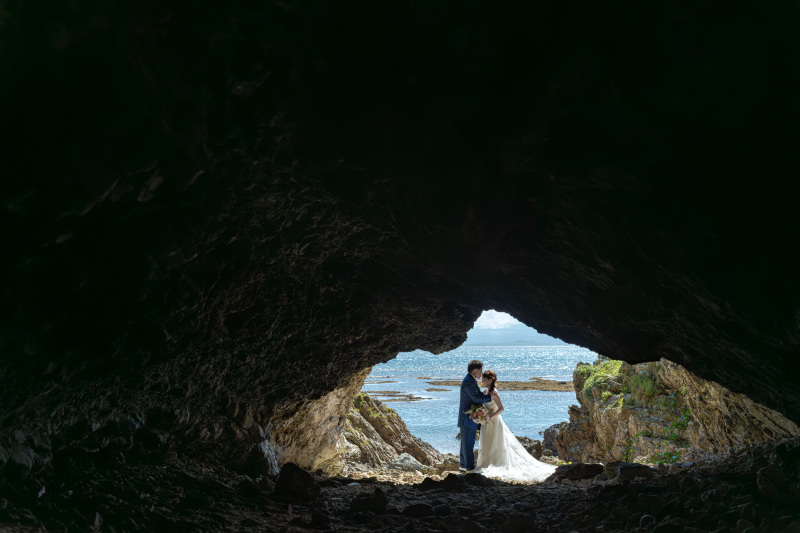 洞窟の先にふたり・・・