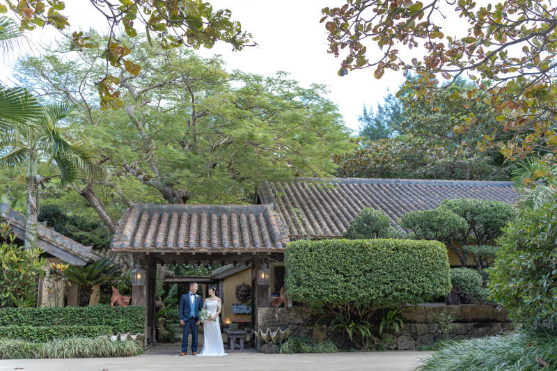 赤瓦の古民家の料亭で。沖縄の雰囲気を感じます。