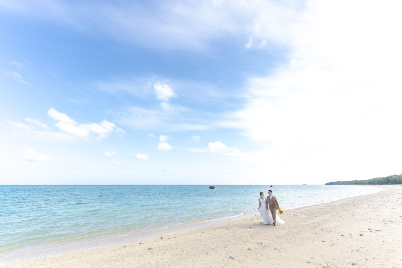 まずはのんびり海をお散歩から。