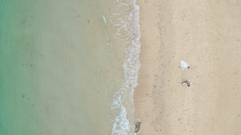 どんなに曇天でも空から見ると海は青い！石垣ブルー