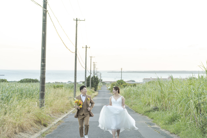 ふたりでかけっこ。自然体の笑顔のお二人！