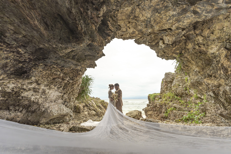 洞窟の先にふたり・・・