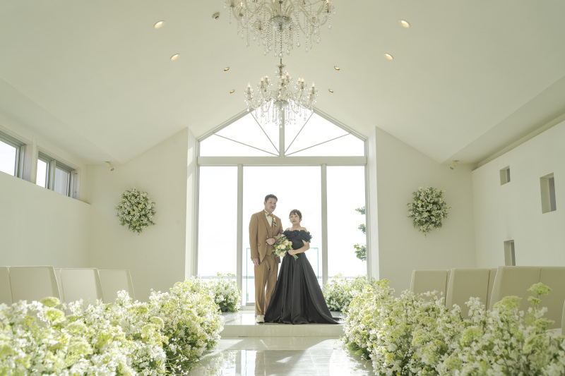 白亜のチャペルから。海も見えます！