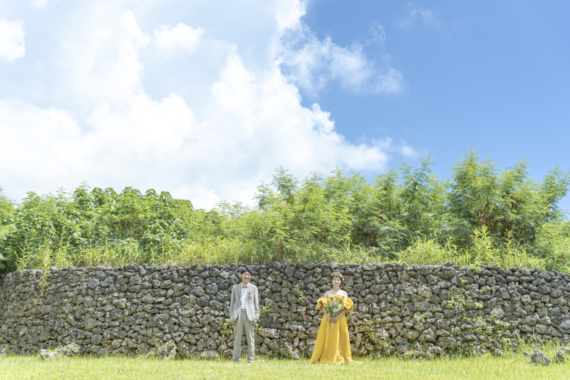 琉球遺跡の石垣。モリモリな南国植物もいい感じ
