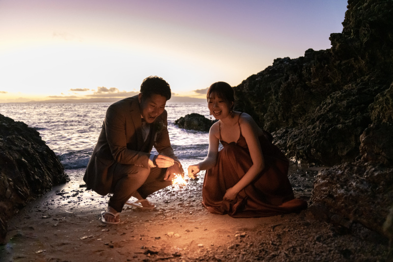 日が沈んだ後は、花火。幻想的な時間。