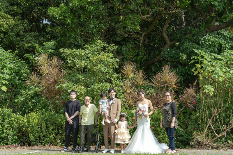 まずは公園で家族みんなで記念写真!