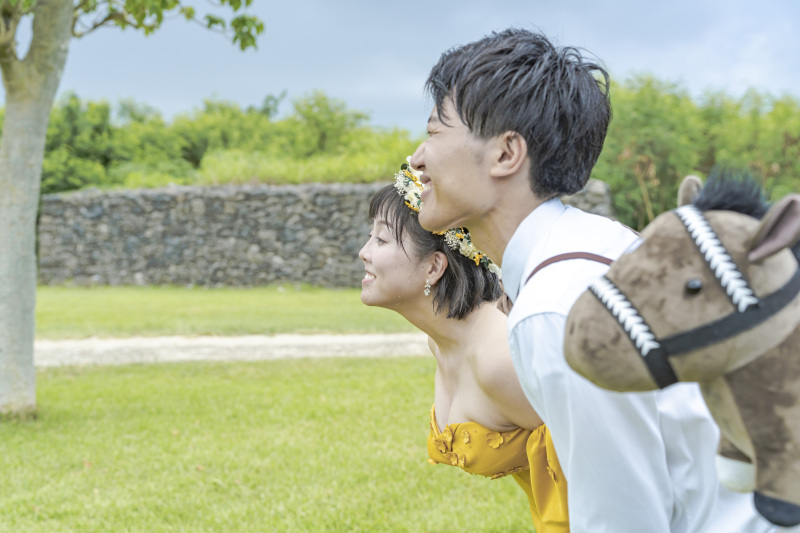 ちょっとふざけた撮影も、おふたりらしさ。