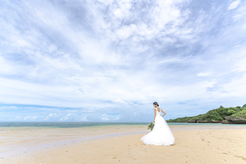 ソロショットだって大切。ドレスの白が良く映えます