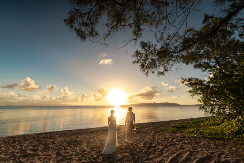 太陽に向かって・・・・木陰から海へ。