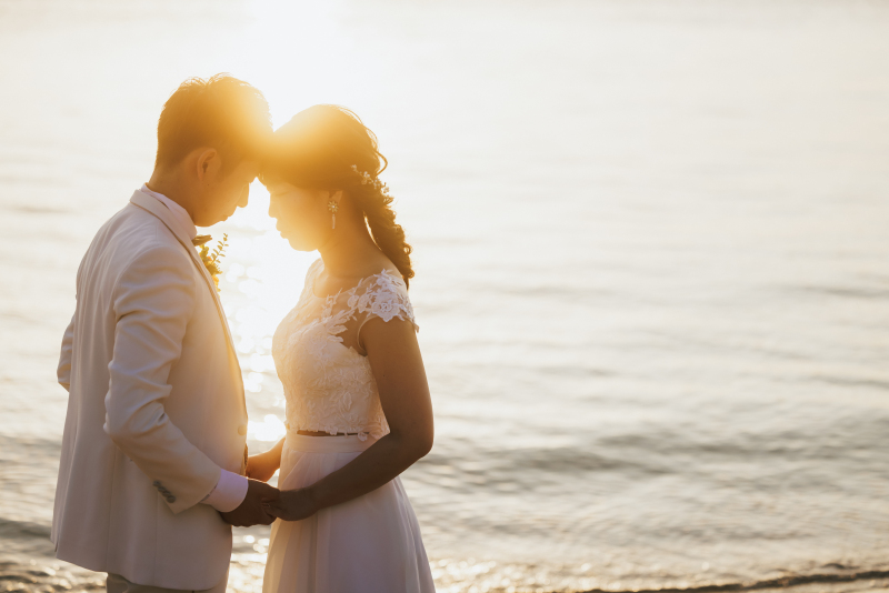 オレンジ色に包まれるお二人。