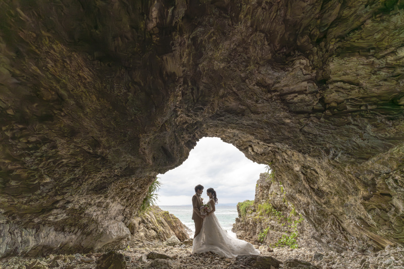 洞窟の先にふたり・・・