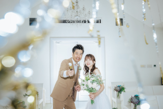 海の見えるチャペルでクラッカー！チャペルフォト。