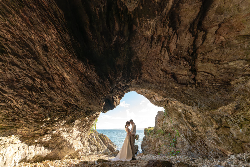 洞窟の先にふたり・・・