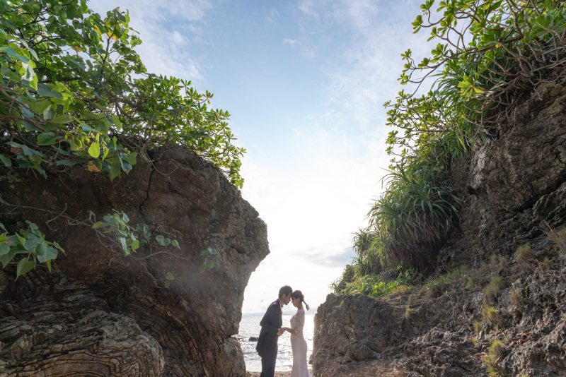 かっこいい岩場のビーチ。ロックビーチでも撮影。