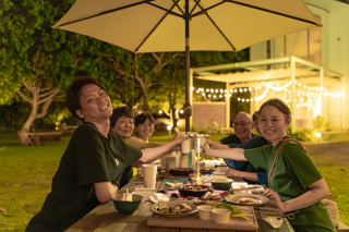 会食はもちろん、宿泊やレンタカーもセットで予約可能