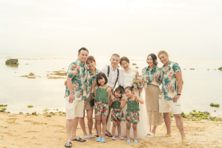 家族や友人との撮影や撮影同行【ご家族やご友人と一緒に来られている方とご一緒に撮影します】せっかくの石垣島旅行!みんなで記念に撮影しましょう!