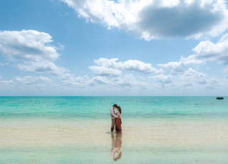 ウユニ塩湖風加工1カット【イン・ザ・シー限定のオプションです。】水面にお二人の姿が反射しているようにする加工です。