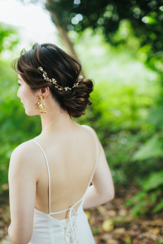 新婦ヘアチェンジ【撮影の途中でヘアセットのチェンジを行います】スポットなどに合わせて髪型を変えるとガラッと雰囲気も変わります。