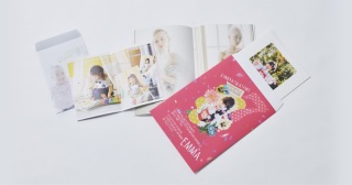 マガジンアルバム18ページ【おふたりの写真を印刷した封筒付き】ペラペラと見やすい雑誌タイプのアルバムです。