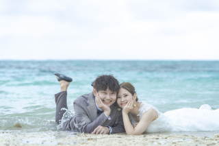 BlueSoda石垣島/宮古島クラフトフォトウェディング_曇りのビーチ