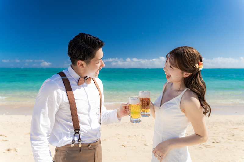 ビールで乾杯!動きのあるポーズはムービーで残してこそ。楽しい思い出はムービーでも残しましょう。