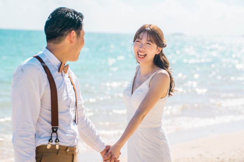 新婦さんの素敵な笑顔は逃しません。おふたりが会話をしている間も、一瞬の笑顔も。素敵なおふたりのありのままを残します。