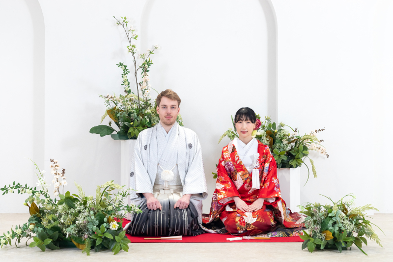 晴れの日を迎え伝統ある装いで謹んでご報告致します