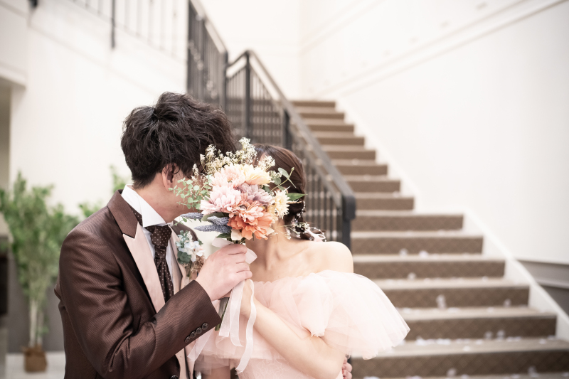 ブーケで目隠しショット♡