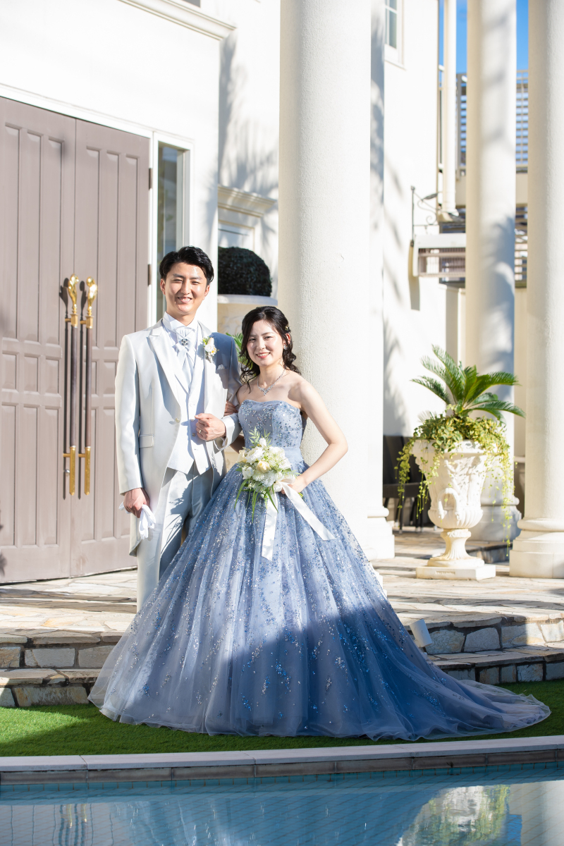 ガーデンのプールサイドで撮影を