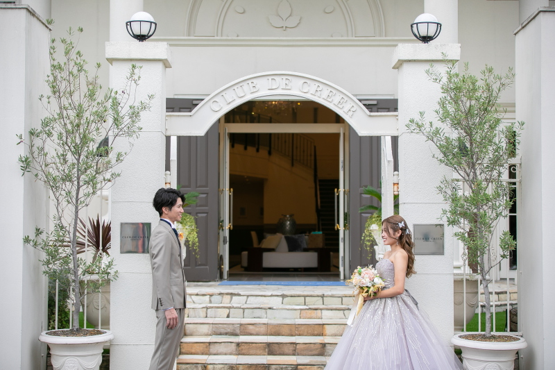 正面のエントランス