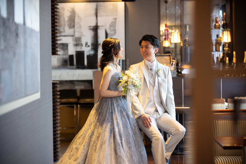 バーラウンジの落ち着いた雰囲気の中で