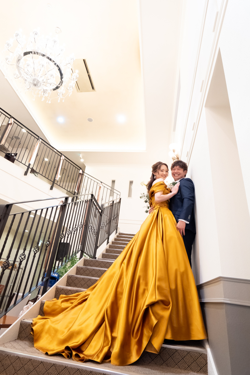 大階段で映画のワンシーンのように