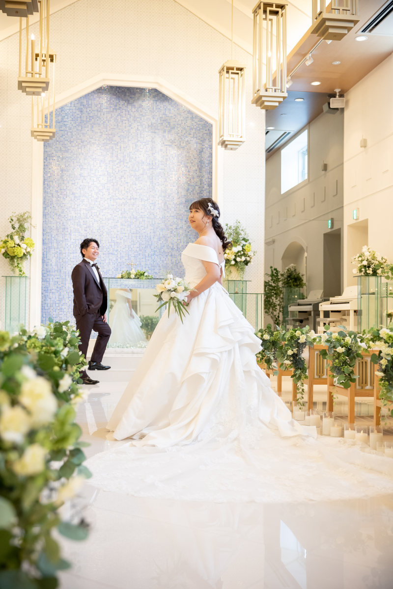 やわらかい自然の光が二人を包む