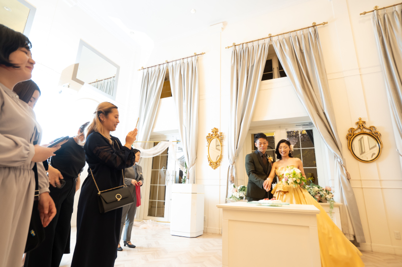 ケーキカットセレモニーで「おめでとう!」